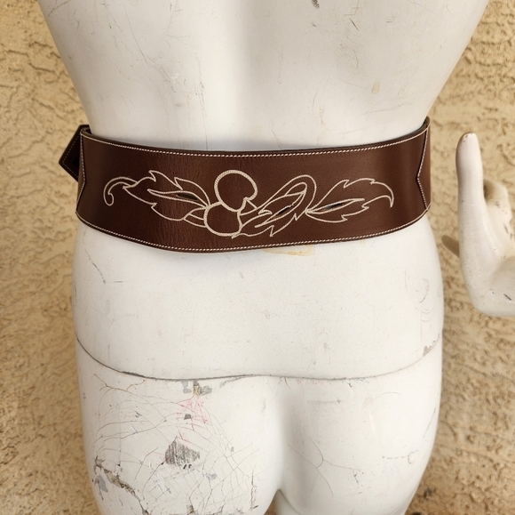 Vintage Gucci Leather BELT - Picture 4 of 14